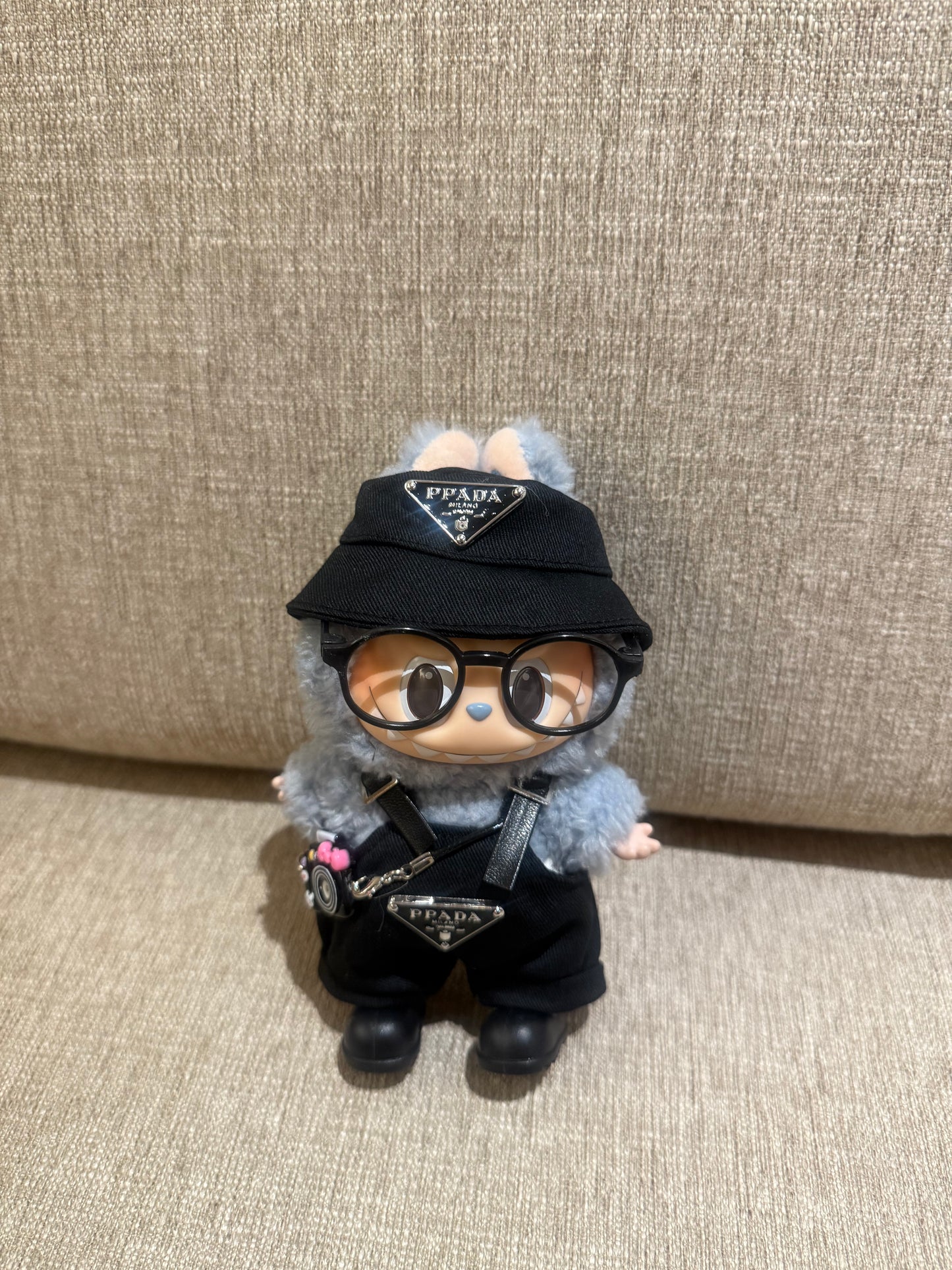 NERDY HYPEBEAST IN BLACK